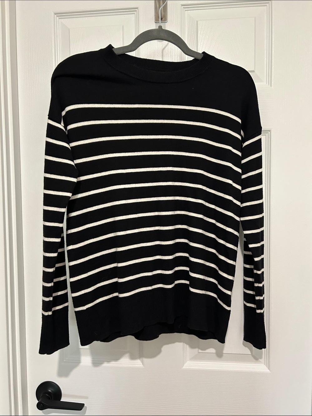Reitmans Black and White Striped Crewneck Sweater